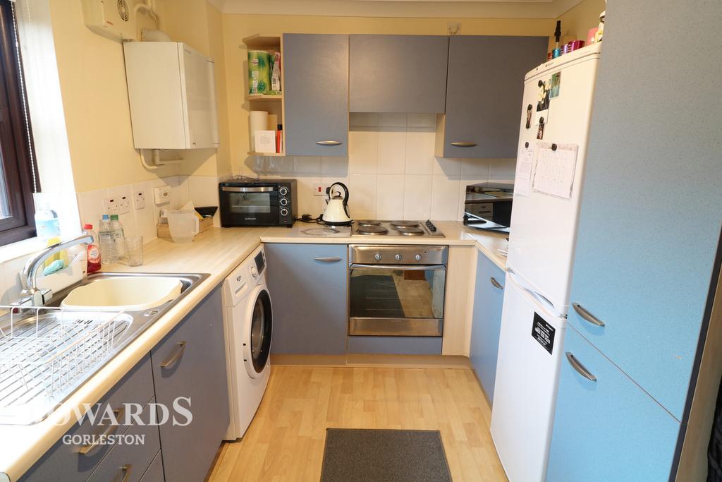 Castle Green, Gorleston 2 bed end of terrace house £145,000
