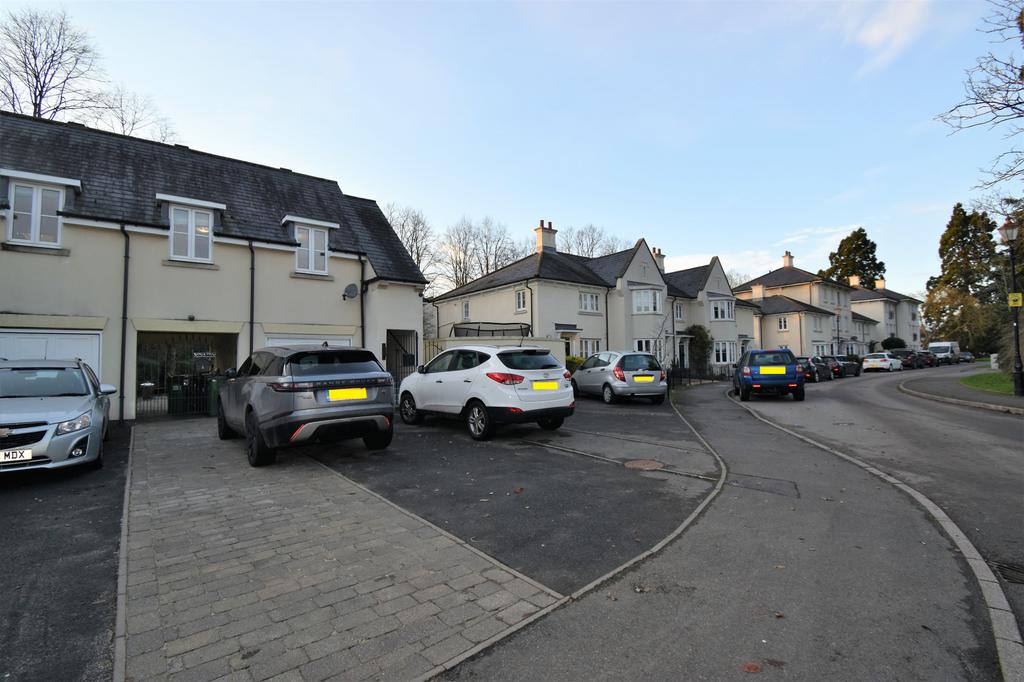 Campriano Drive, Warwick... 1 bed coach house £695 pcm (£160 pw)