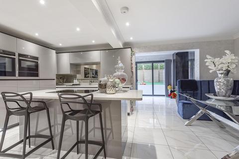 7 Wood Drive, Chislehurst, BR7 5EU