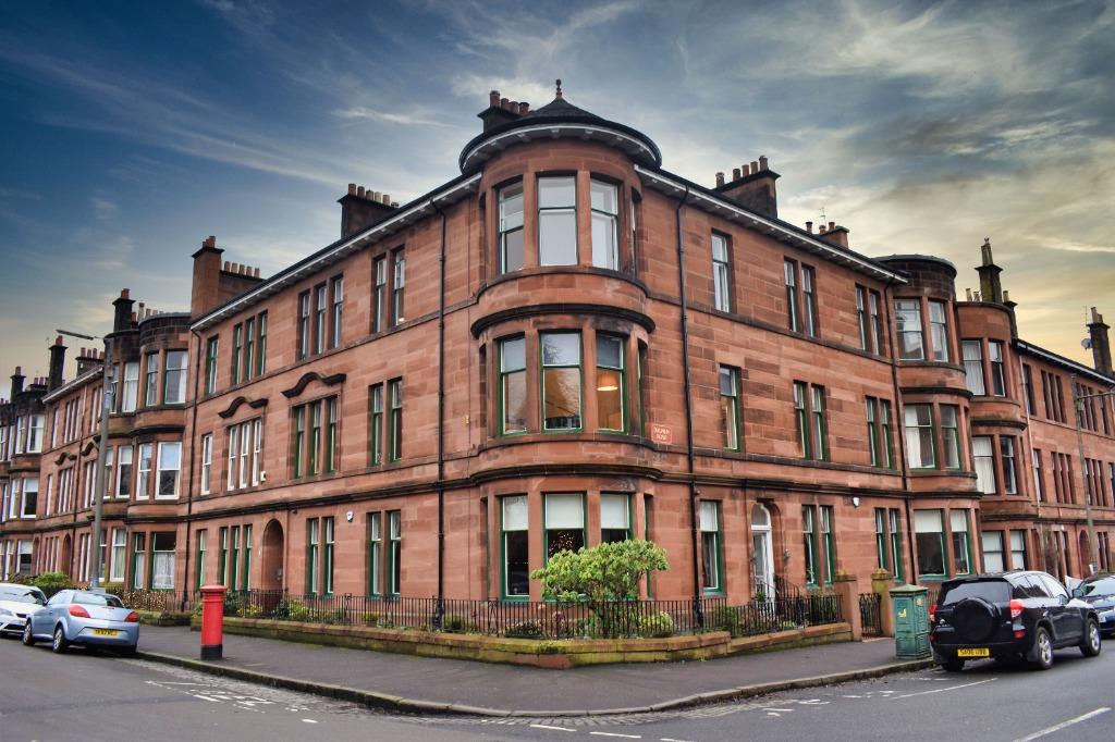 Fotheringay Road, Flat 1/1, Pollokshields, Glasgow, G41 4LH 4 bed flat