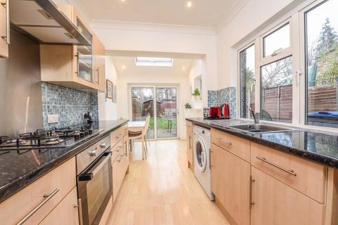 94 Blagdon Road, New Malden, KT3 4AE