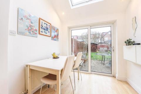 94 Blagdon Road, New Malden, KT3 4AE