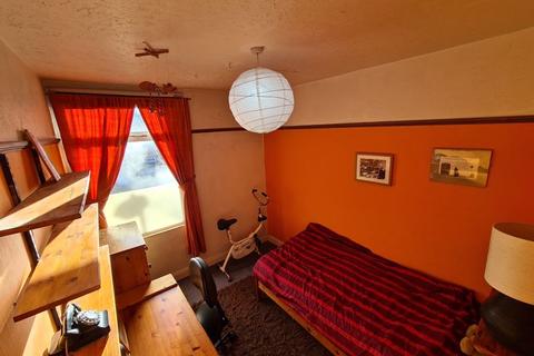 24 De Lacy Mount, Leeds, LS5 3JF