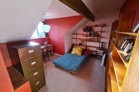 24 De Lacy Mount, Leeds, LS5 3JF