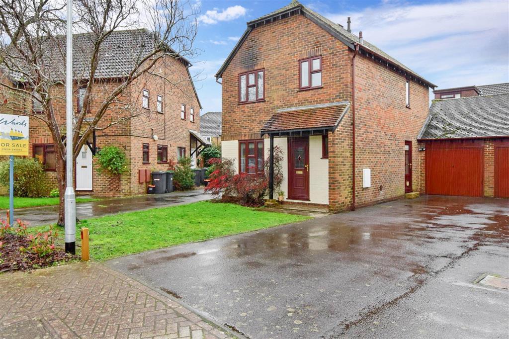 Ashbee Close, Snodland, Kent 3 bed detached house £340,000