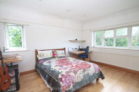 1 Branksome Way, New Malden, KT3 3AX