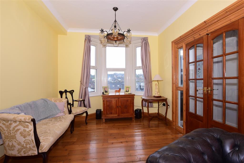 Constitution Road, Chatham, Kent 4 bed end of terrace house £280,000