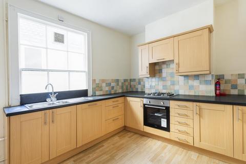 2 bedroom flat to rent, The Mall, Clifton