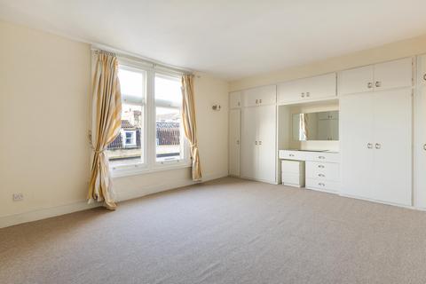 2 bedroom flat to rent, The Mall, Clifton