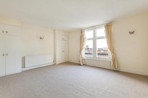 2 bedroom flat to rent, The Mall, Clifton