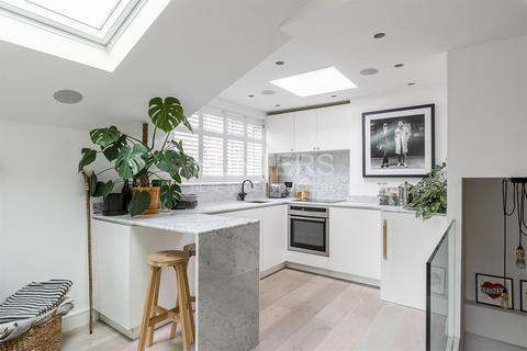 14b Agamemnon Road, London, NW6 1DY