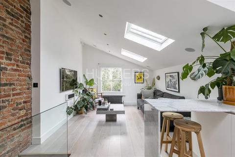 14b Agamemnon Road, London, NW6 1DY