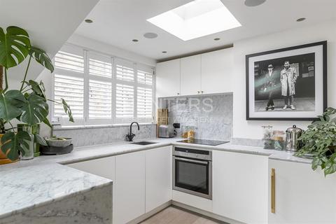 14b Agamemnon Road, London, NW6 1DY