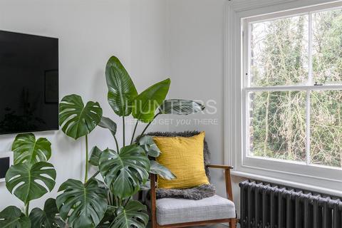 14b Agamemnon Road, London, NW6 1DY
