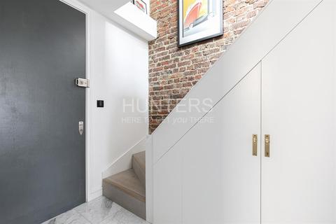 14b Agamemnon Road, London, NW6 1DY