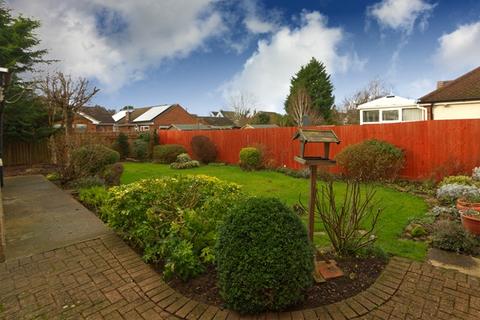 2 bedroom detached bungalow to rent, WOBURN SANDS - A rarely available 2 bedroom detached BUNGALOW