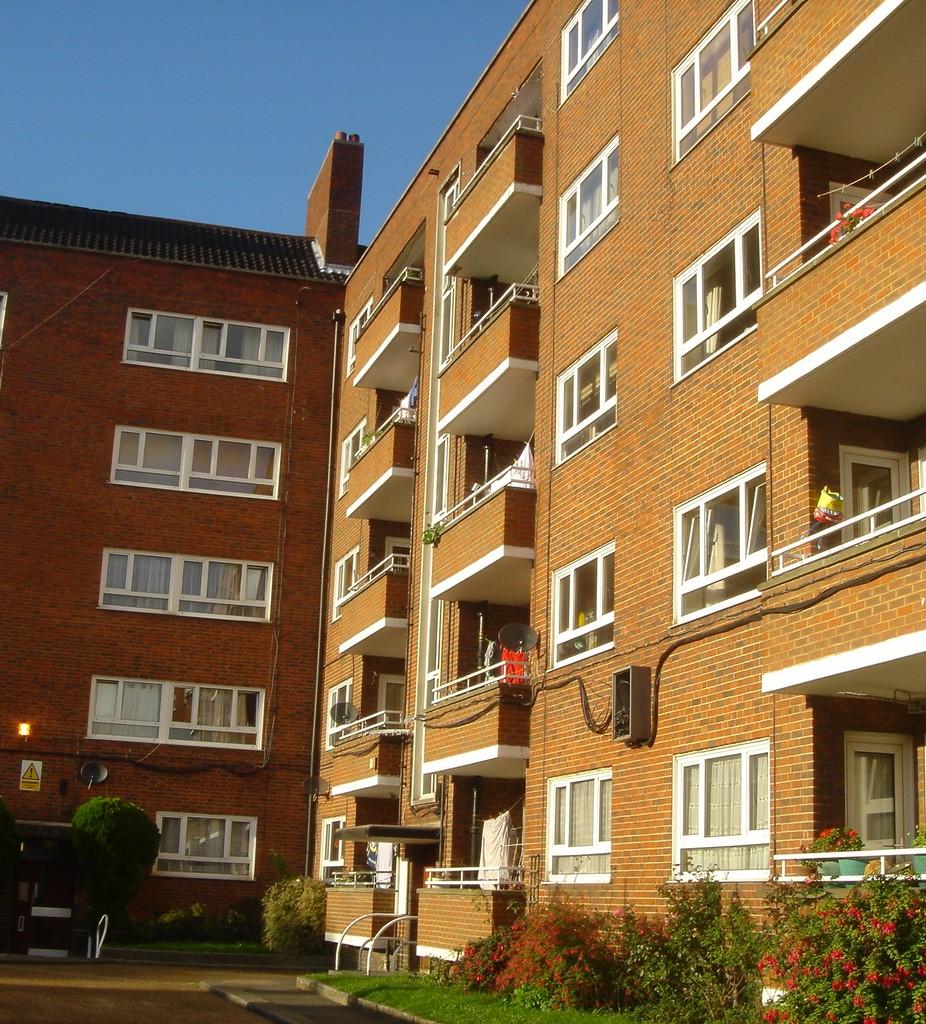 Denman House, Lordship Terrace, London N16 Studio £850 pcm (£196 pw)
