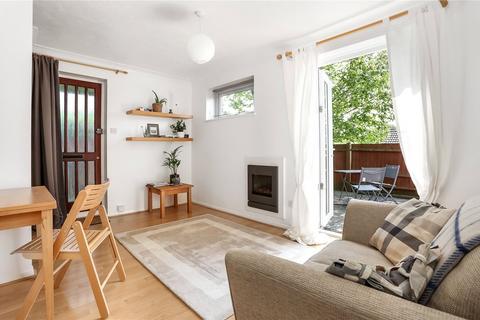 77 Lowden Close, Winchester, SO22 4EW