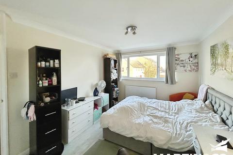 3 bedroom terraced house to rent, Patching Hall Lane, Chelmsford