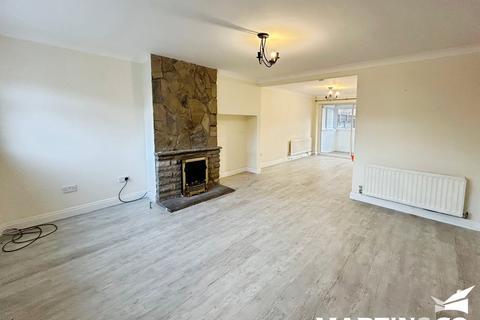 3 bedroom terraced house to rent, Patching Hall Lane, Chelmsford