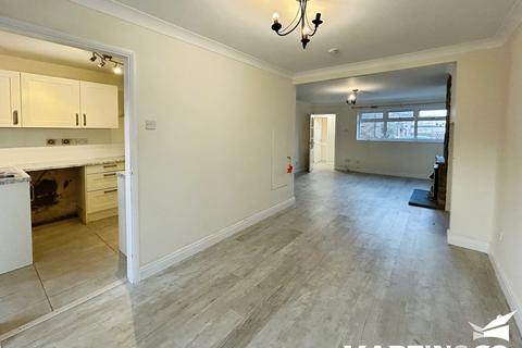 3 bedroom terraced house to rent, Patching Hall Lane, Chelmsford