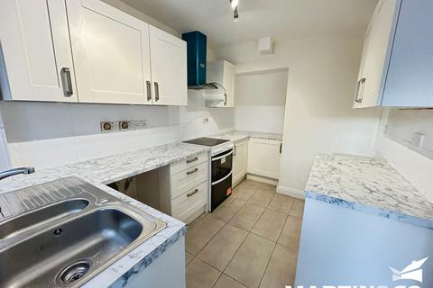 3 bedroom terraced house to rent, Patching Hall Lane, Chelmsford