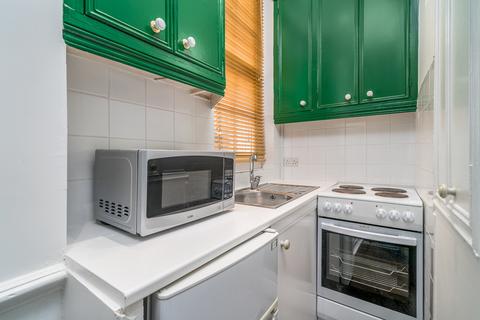 Studio to rent, Aylesford Street, Pimlico