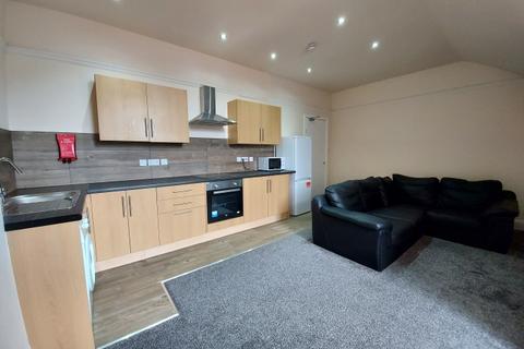 3 bedroom flat to rent, Ribblesdale Place Preston PR1 3NA