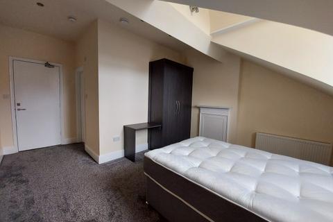 3 bedroom flat to rent, Ribblesdale Place Preston PR1 3NA