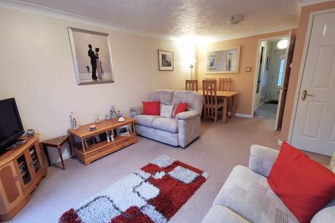 16 Bond Close, Aylesbury, HP21 8FZ
