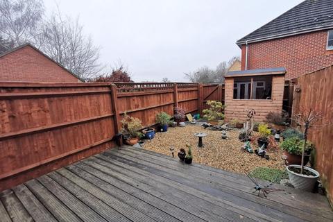 16 Bond Close, Aylesbury, HP21 8FZ