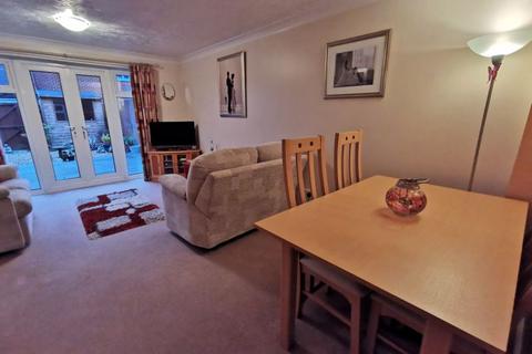 16 Bond Close, Aylesbury, HP21 8FZ