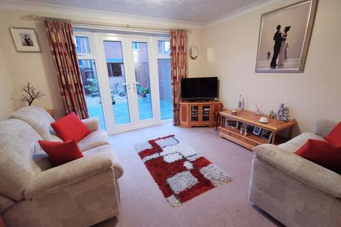 16 Bond Close, Aylesbury, HP21 8FZ
