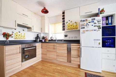 35 Godolphin Close, London, N13 6LF