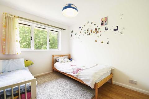 35 Godolphin Close, London, N13 6LF