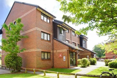 35 Godolphin Close, London, N13 6LF