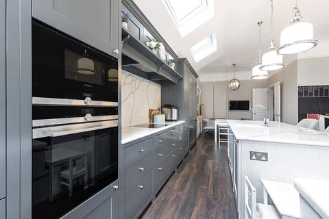 38 Hillcrest Road, Acton, London, W3 9RY