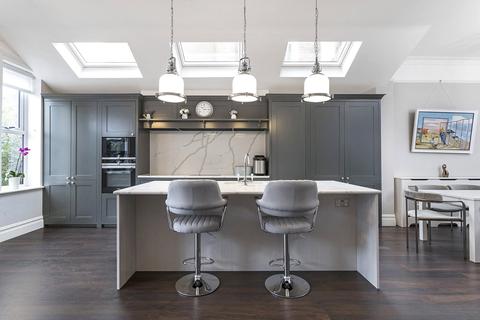 38 Hillcrest Road, Acton, London, W3 9RY