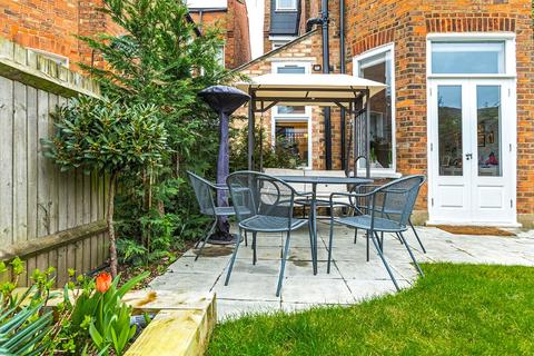 38 Hillcrest Road, Acton, London, W3 9RY