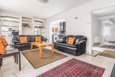 32 The Avenue, Worcester Park, KT4 7EY