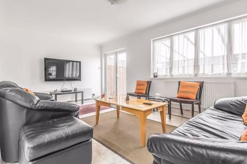 32 The Avenue, Worcester Park, KT4 7EY