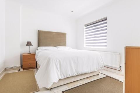 32 The Avenue, Worcester Park, KT4 7EY