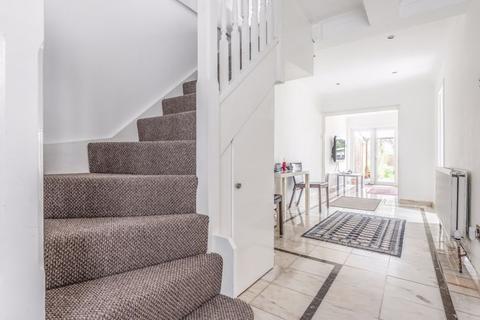 32 The Avenue, Worcester Park, KT4 7EY