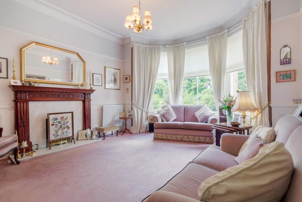 2 Firdon Crescent, Old Drumchapel, Glasgow, G15 6QQ 4 bed semidetached