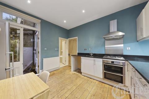 11 Oak Avenue, London, N8 8LJ