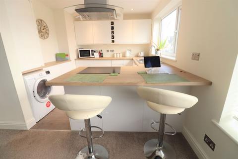 10 Kings Mount, Prenton, CH43 5RG
