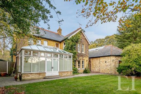 33 Bramble Road, Daws Heath, Benfleet, SS7 2UN