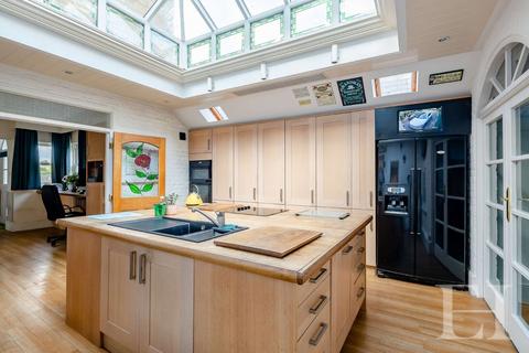 33 Bramble Road, Daws Heath, Benfleet, SS7 2UN