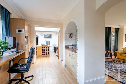 33 Bramble Road, Daws Heath, Benfleet, SS7 2UN