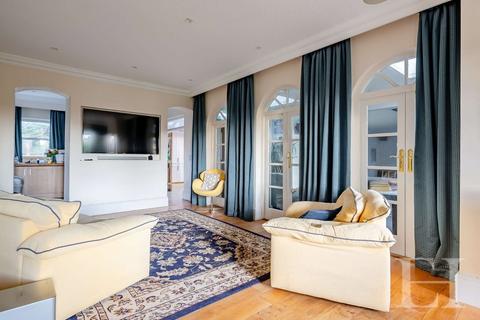 33 Bramble Road, Daws Heath, Benfleet, SS7 2UN